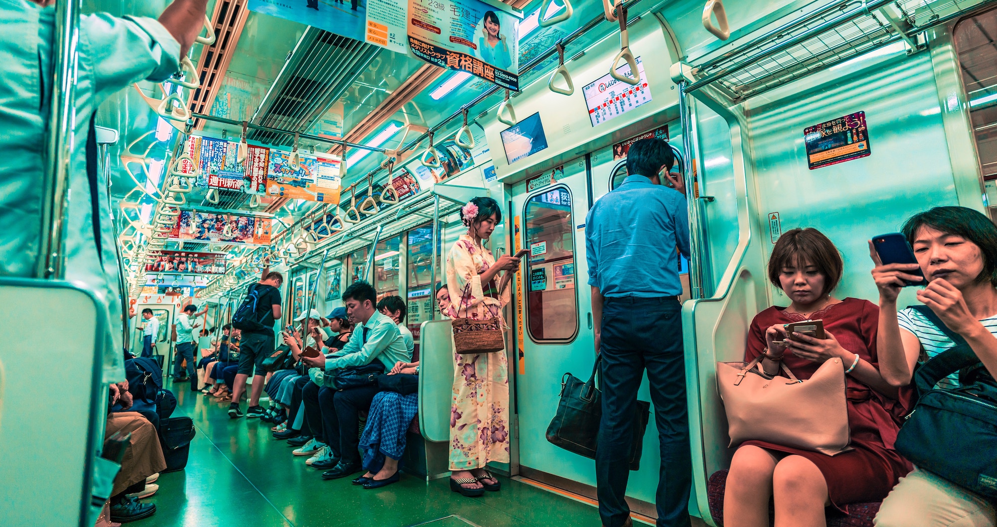 Chú ý hành vi khi trên phương tiện công cộng chu-y-hanh-vi-khi-tren-phuong-tien-cong-cong
